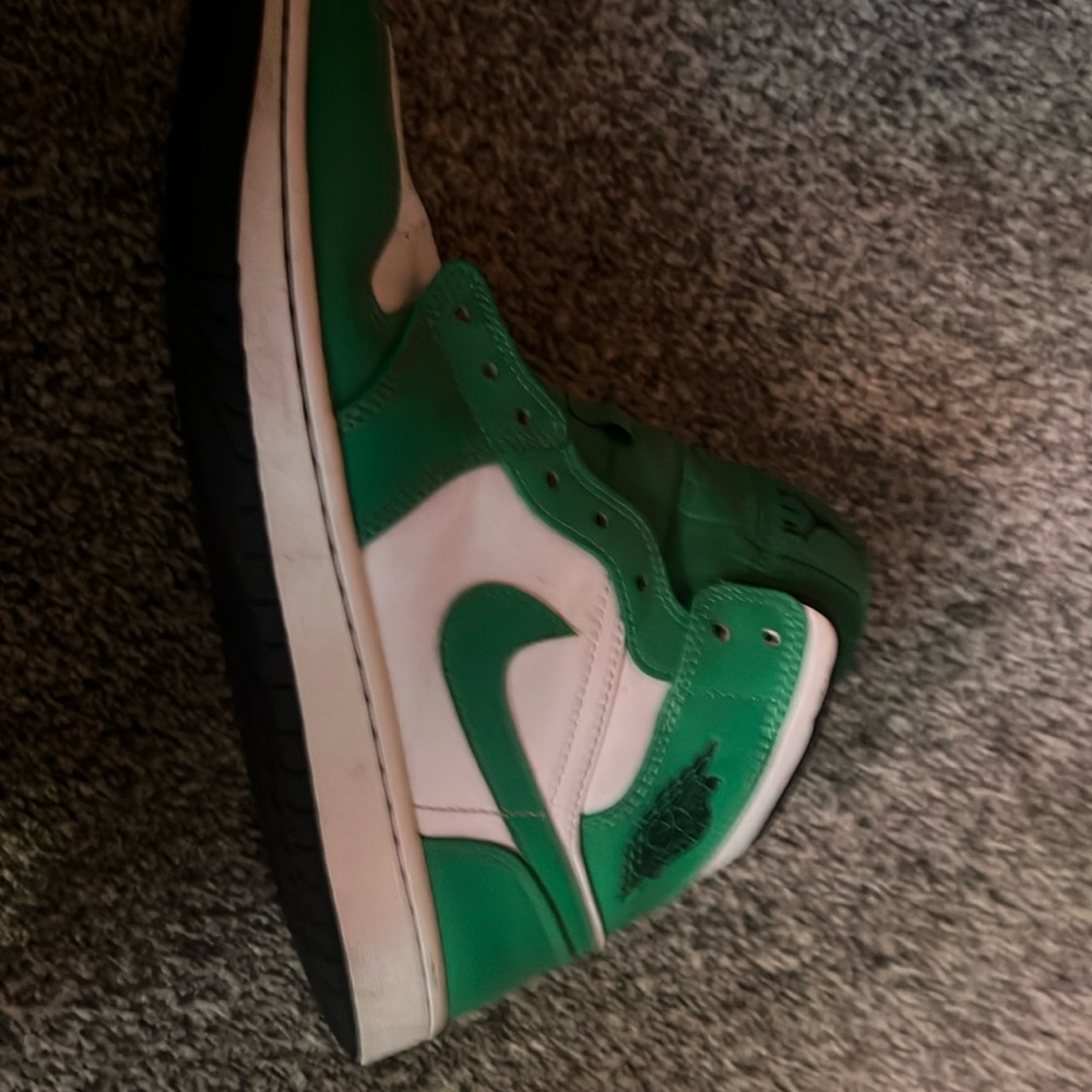 Jordan ones green and white size 10 used